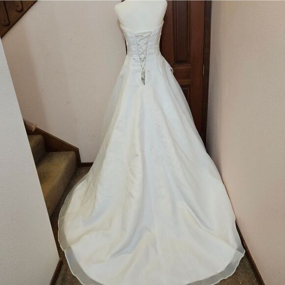Maggie Sottero Couture wedding dress, white, size 10 - Picture 5 of 9